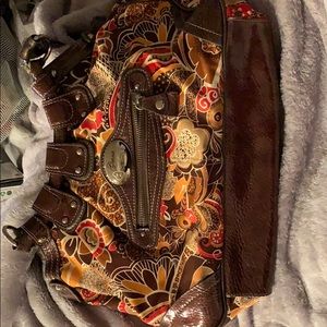 Patterned fall handbag